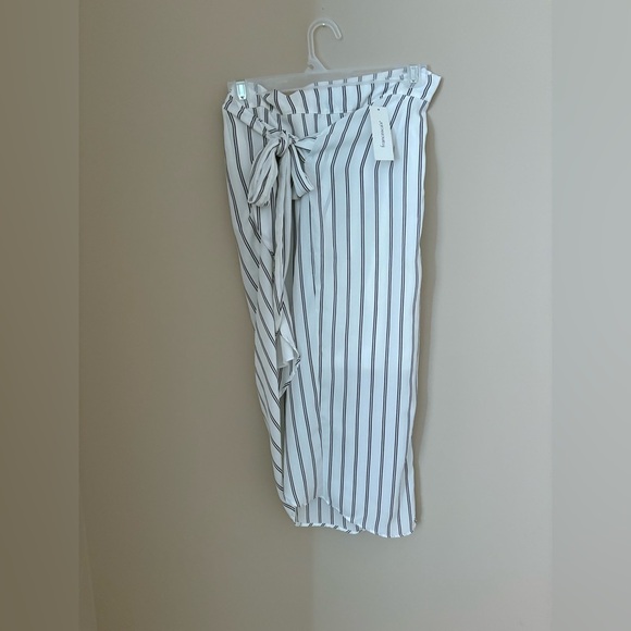 Francesca's Women's Striped Wrap Skirt Black Knee Length Size M NWTs - Picture 3 of 6